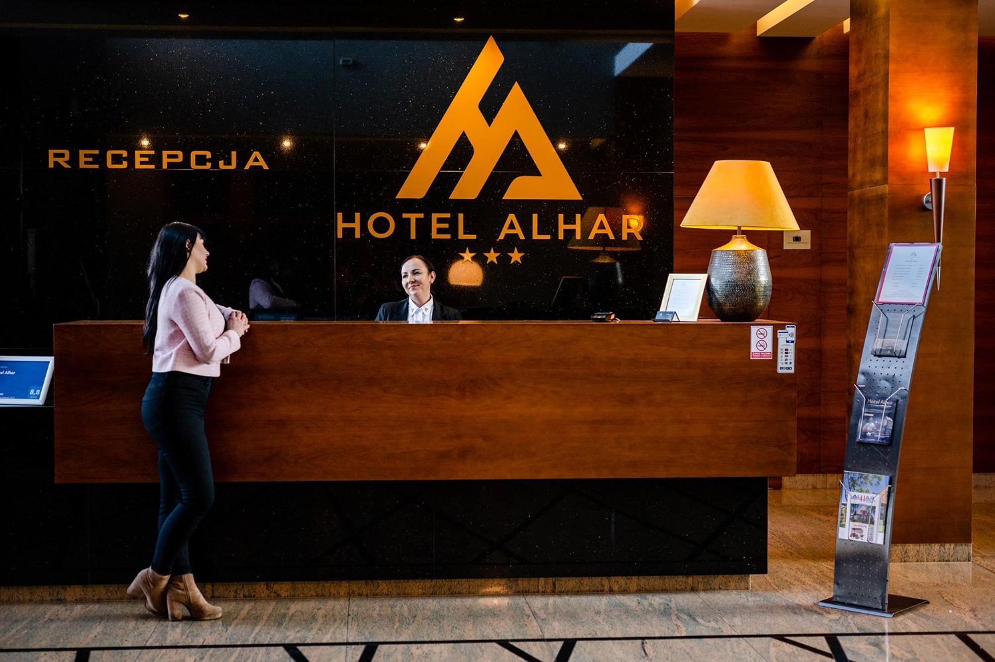 Hotel Alhar Люблінєц Екстер'єр фото