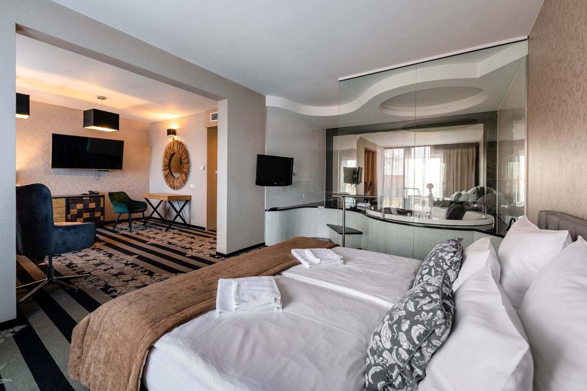 Hotel Alhar Люблінєц Екстер'єр фото