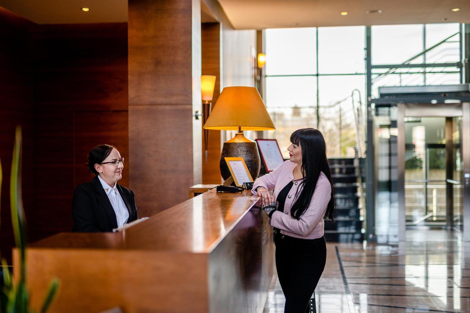Hotel Alhar Люблінєц Екстер'єр фото