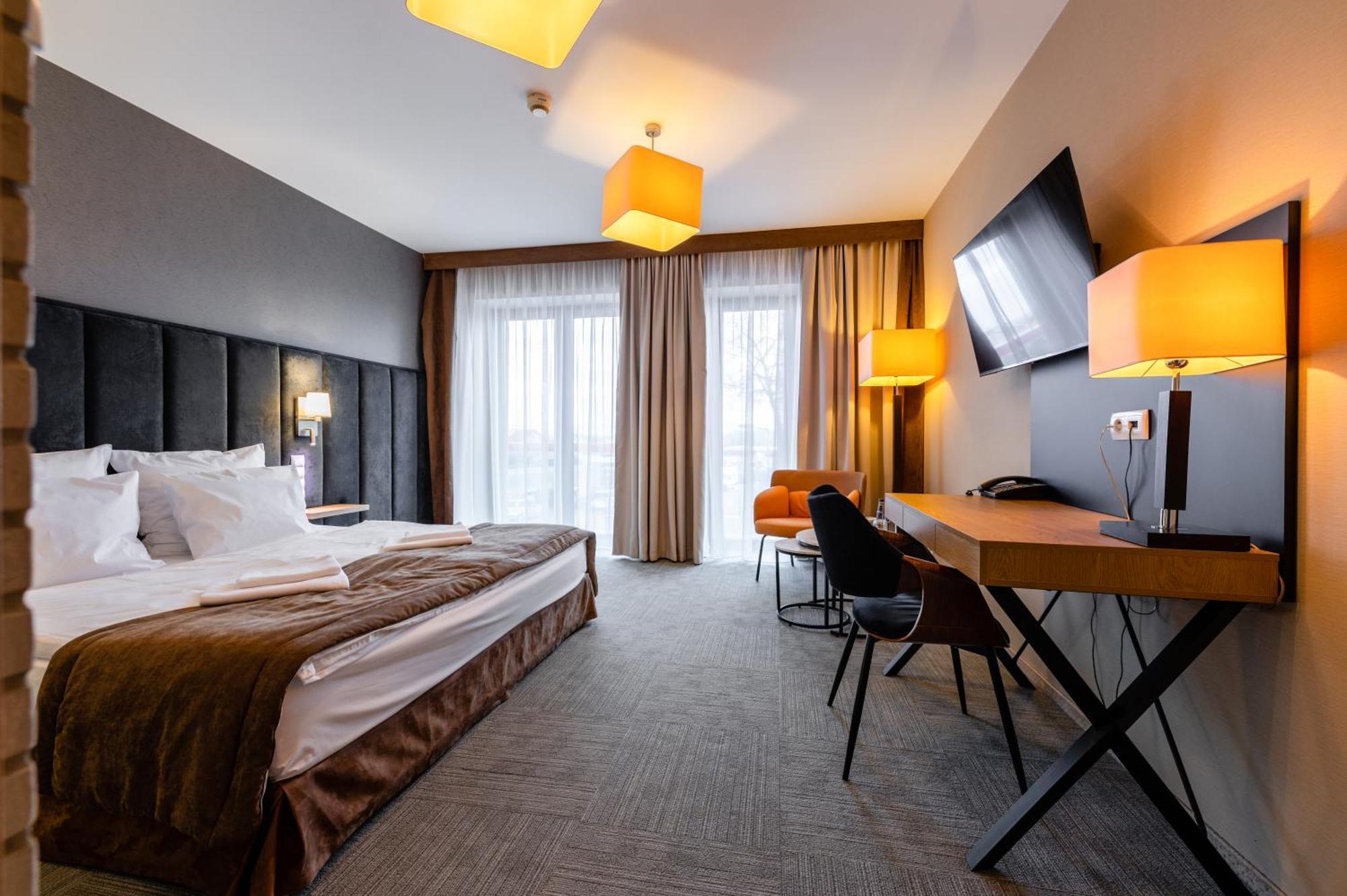 Hotel Alhar Люблінєц Екстер'єр фото